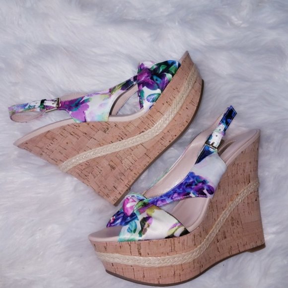 NWOT Guess Floral Platform Wedges - Picture 2 of 6